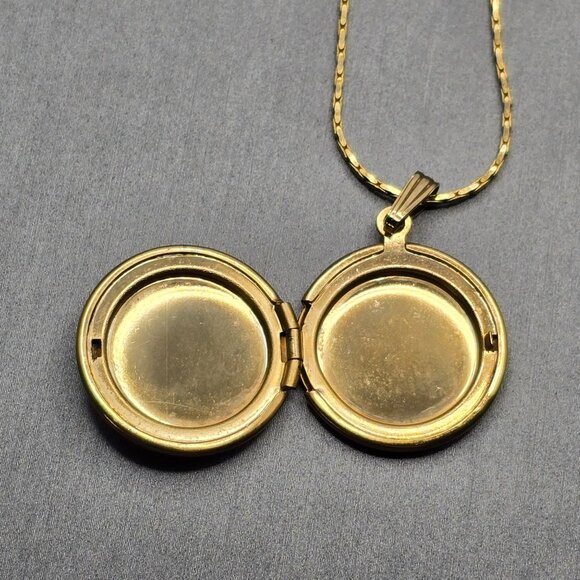 VTG Gold Tone Round Floral Locket Necklace 18" Victorian Revival Pendant - Picture 8 of 16